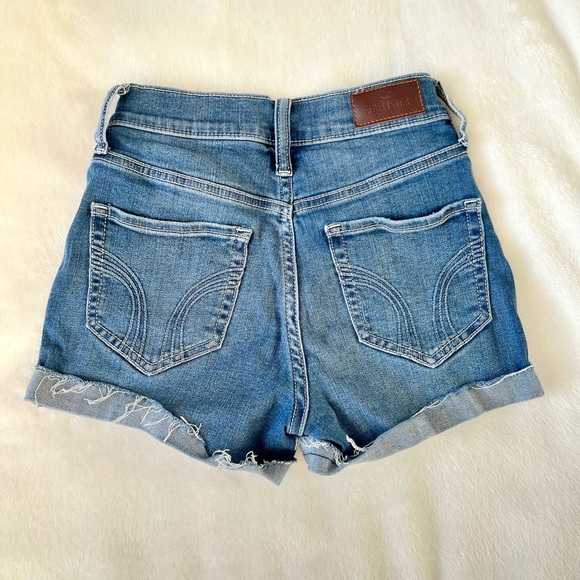 Free! 💸Hollister Shorts - Picture 2 of 2